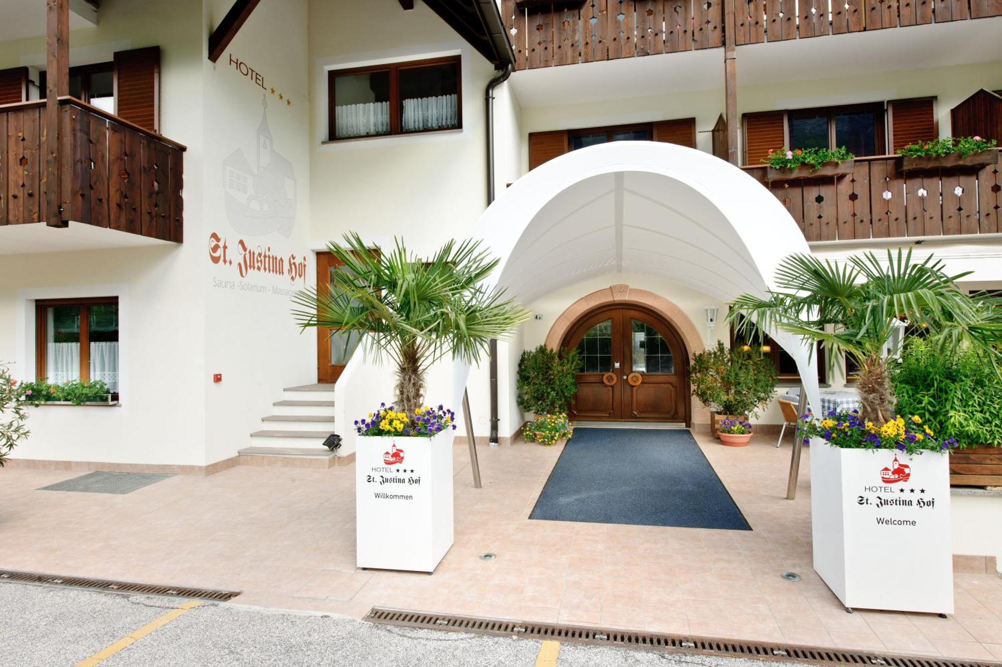 Hotel St. Justina Hof アッピアーノ・スッラ・ストラーダ・デル・ヴィーノ エクステリア 写真