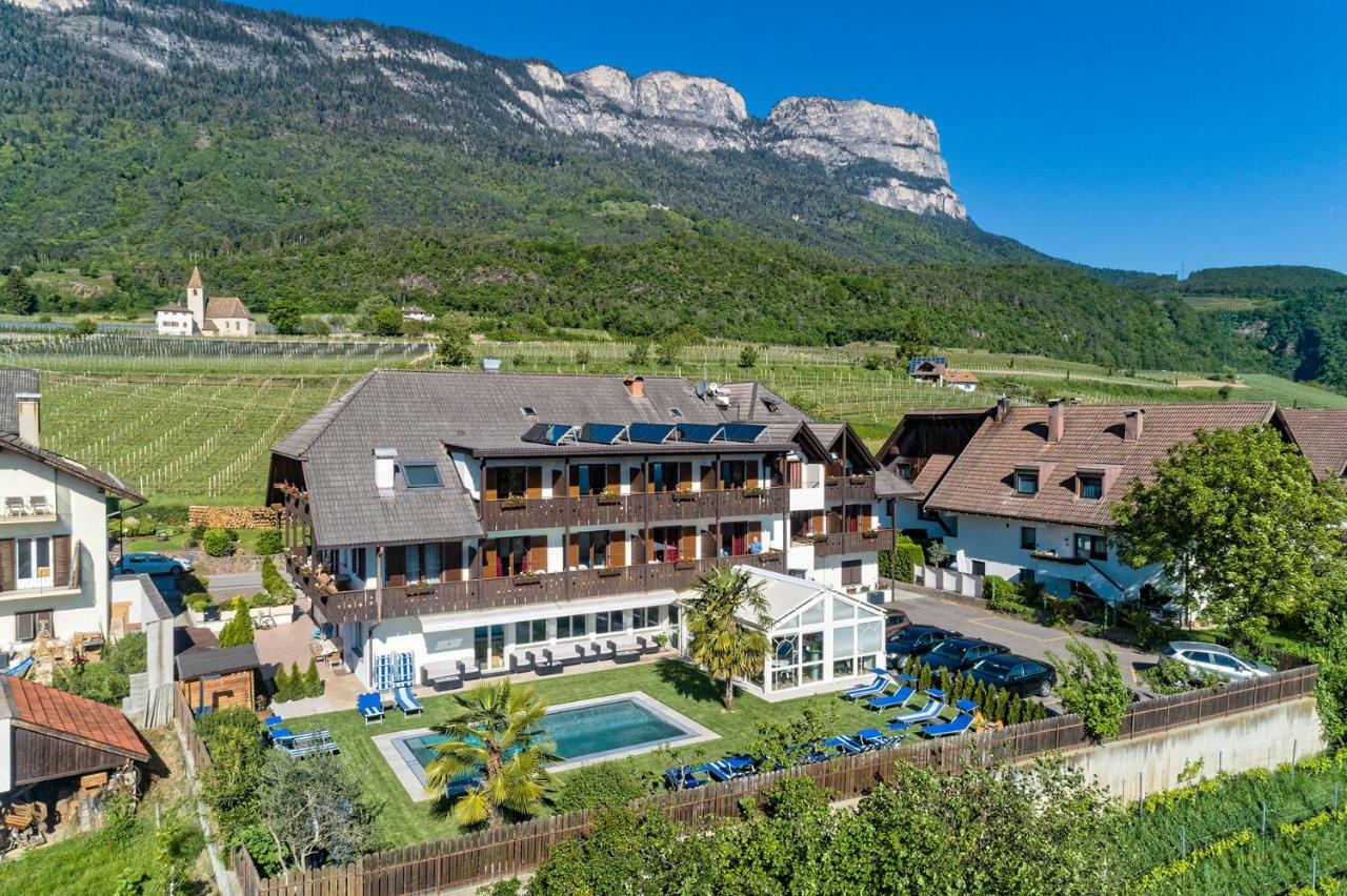 Hotel St. Justina Hof アッピアーノ・スッラ・ストラーダ・デル・ヴィーノ エクステリア 写真