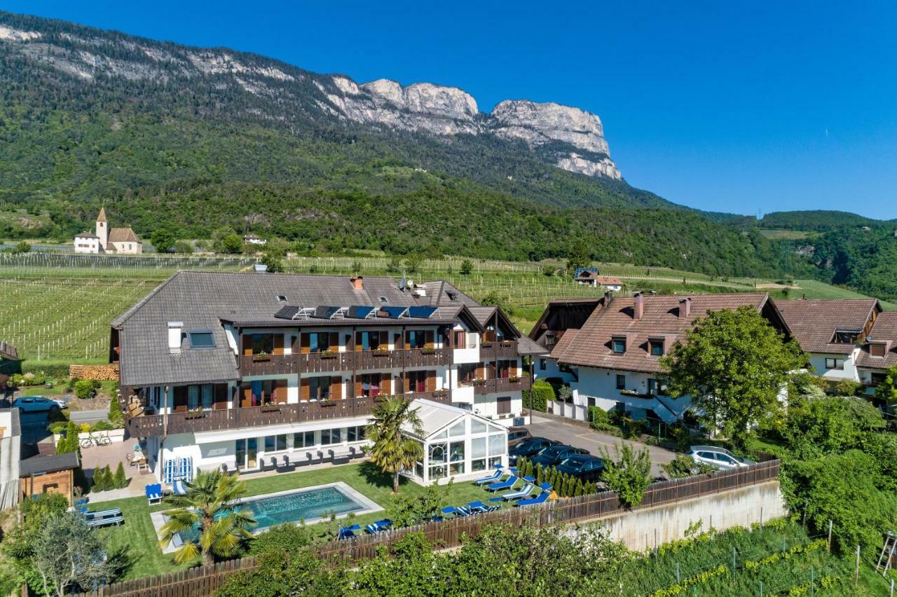 Hotel St. Justina Hof アッピアーノ・スッラ・ストラーダ・デル・ヴィーノ エクステリア 写真