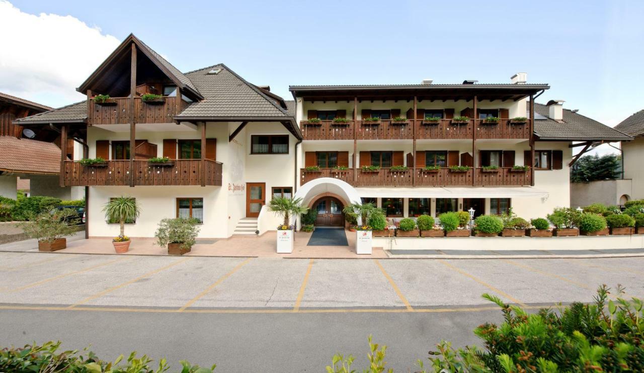 Hotel St. Justina Hof アッピアーノ・スッラ・ストラーダ・デル・ヴィーノ エクステリア 写真